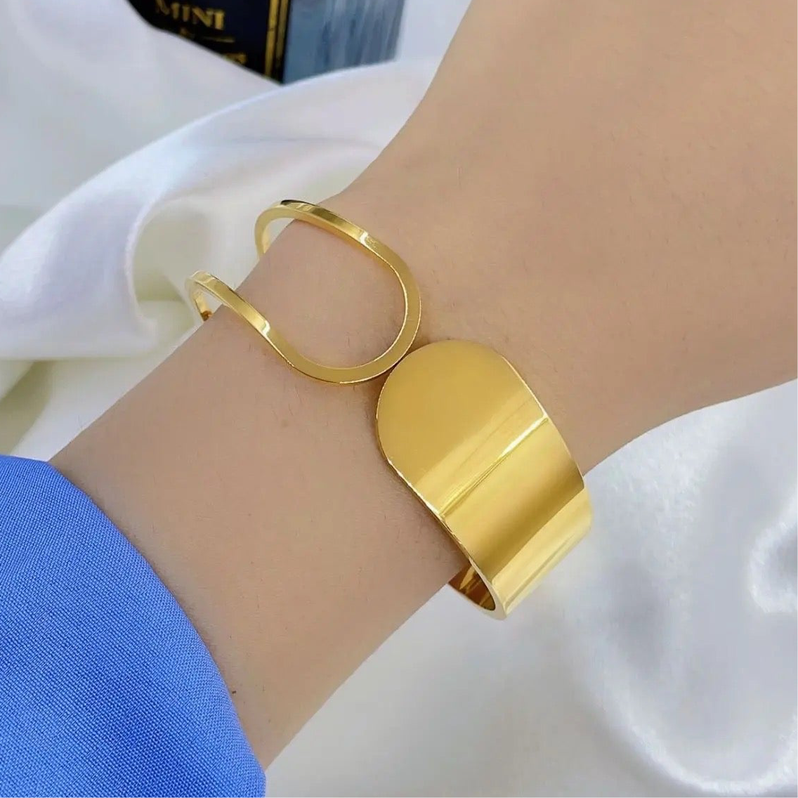 20200 Gold Plated Bangle