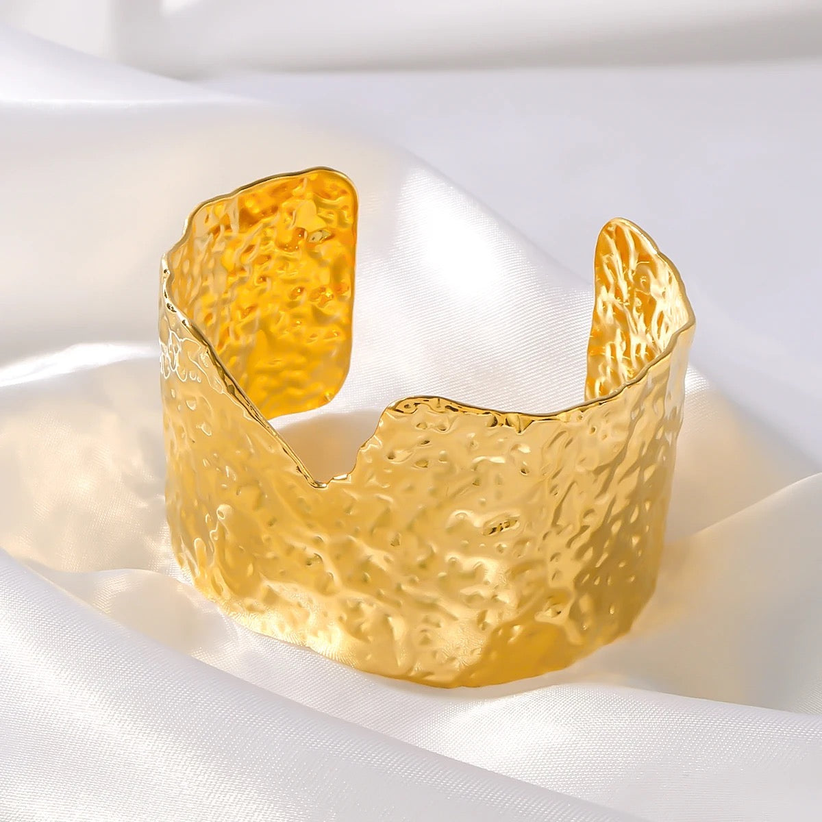 20209 Gold Plated Bangle