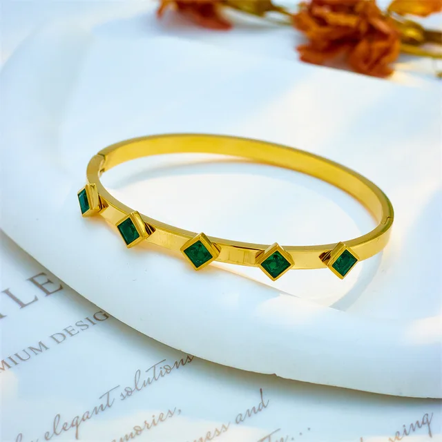 20142 Gold Plated Bangle