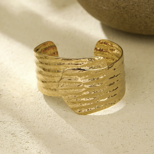 20199 Gold Plated Bangle