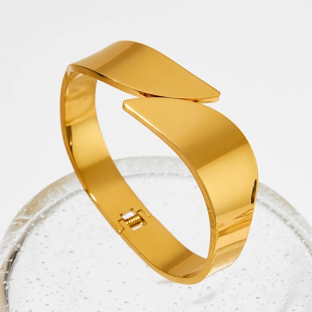 20205 Gold Plated Bangle