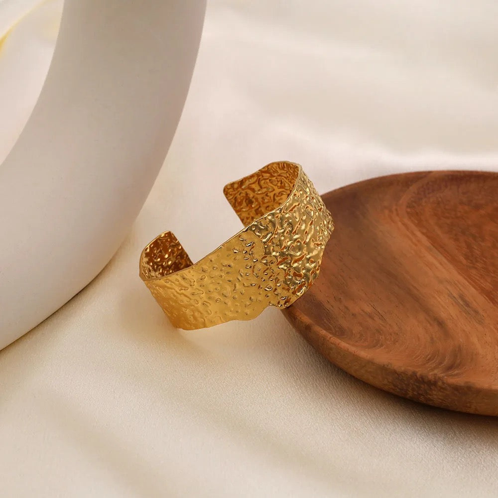 20136 Gold Plated Bangle