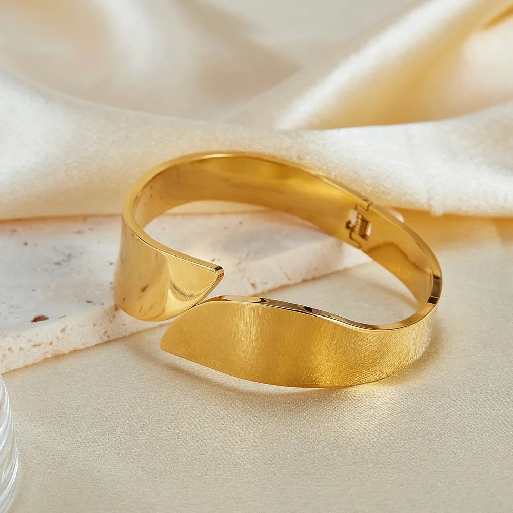 20205 Gold Plated Bangle