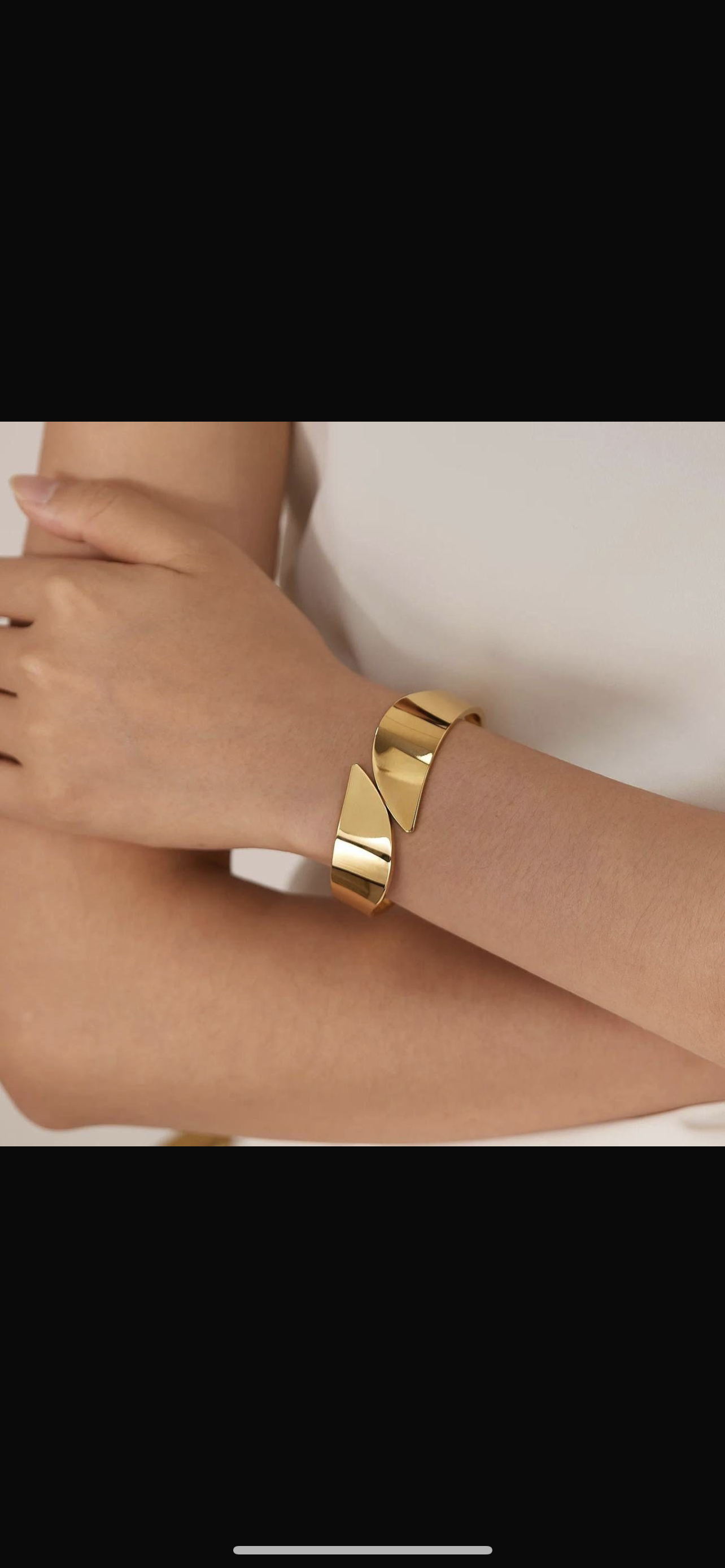 20205 Gold Plated Bangle