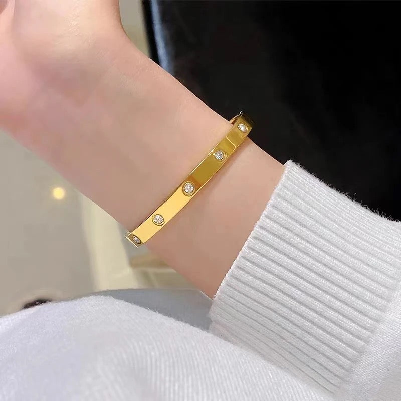 20124 Gold Plated Bangle