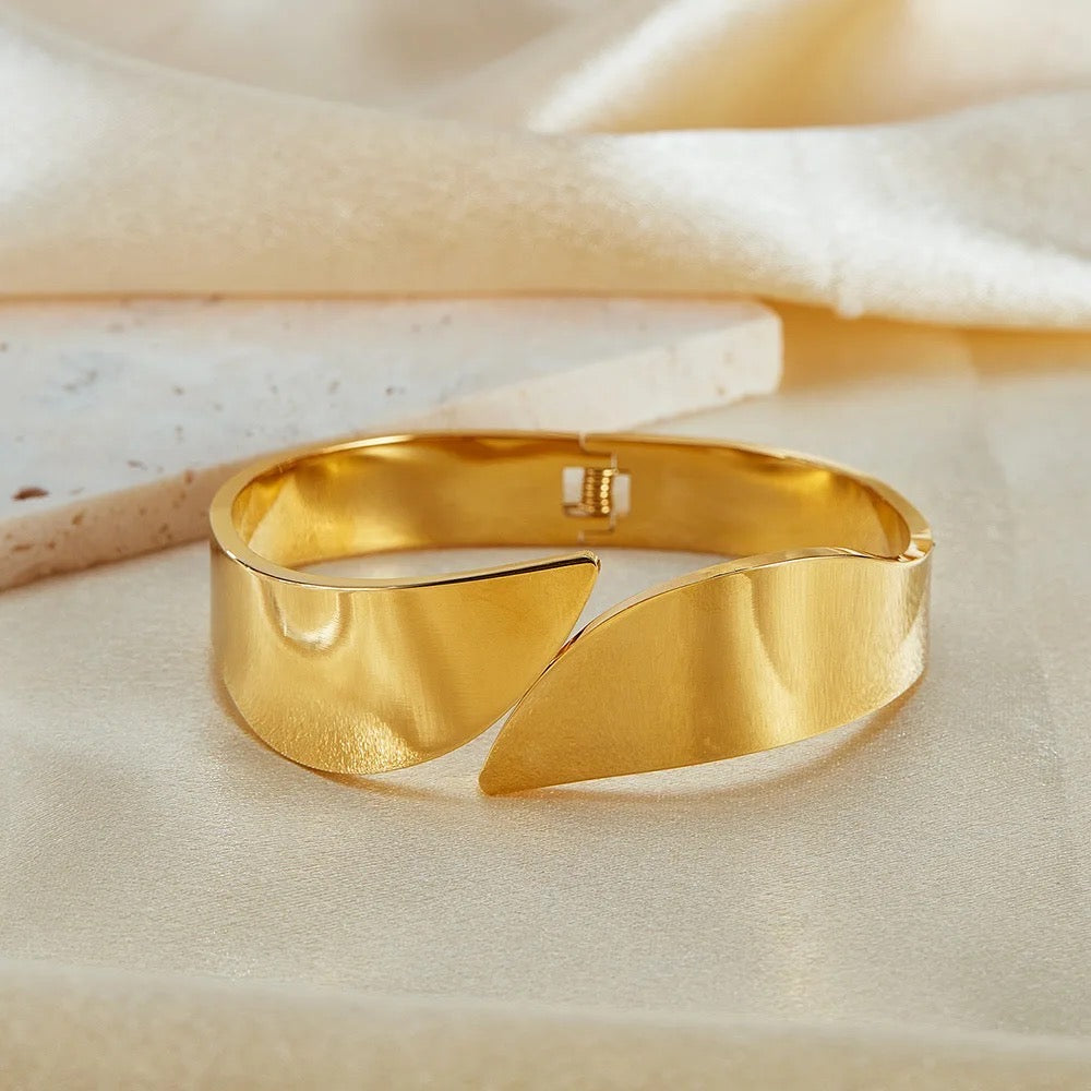 20205 Gold Plated Bangle