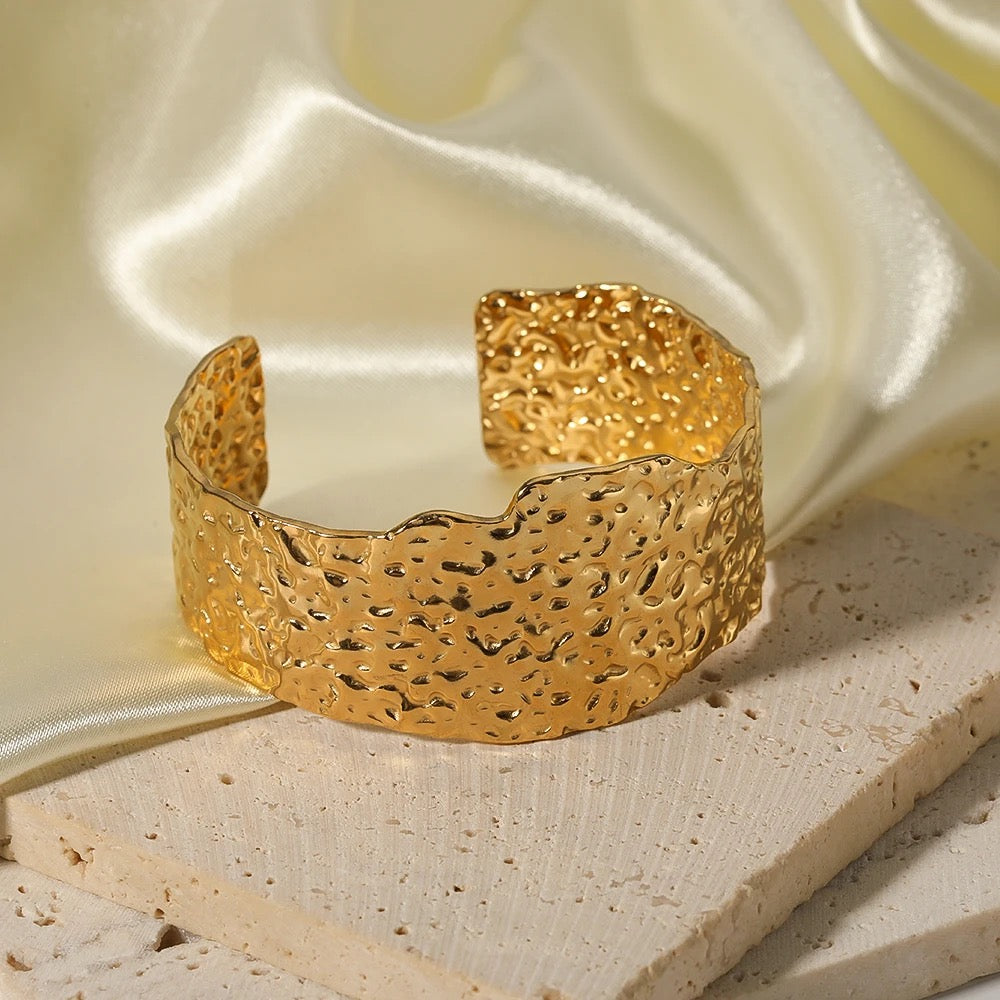 20136 Gold Plated Bangle