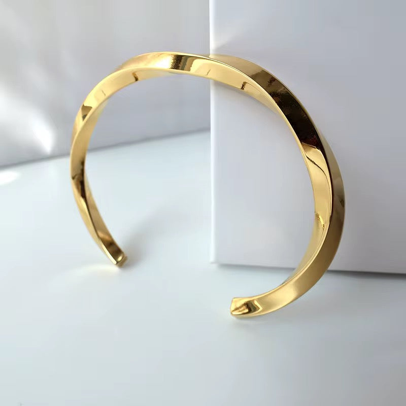 20280 Gold Plated Bangle