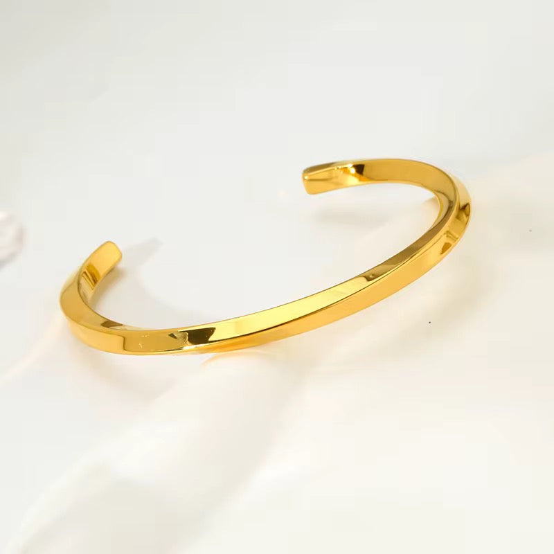 20280 Gold Plated Bangle