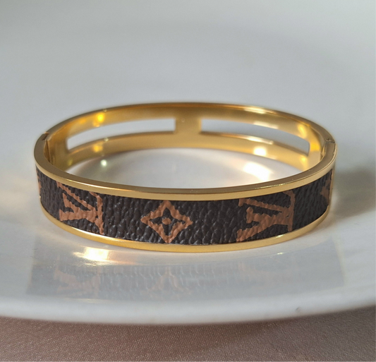 20160 Gold Plated Bangle