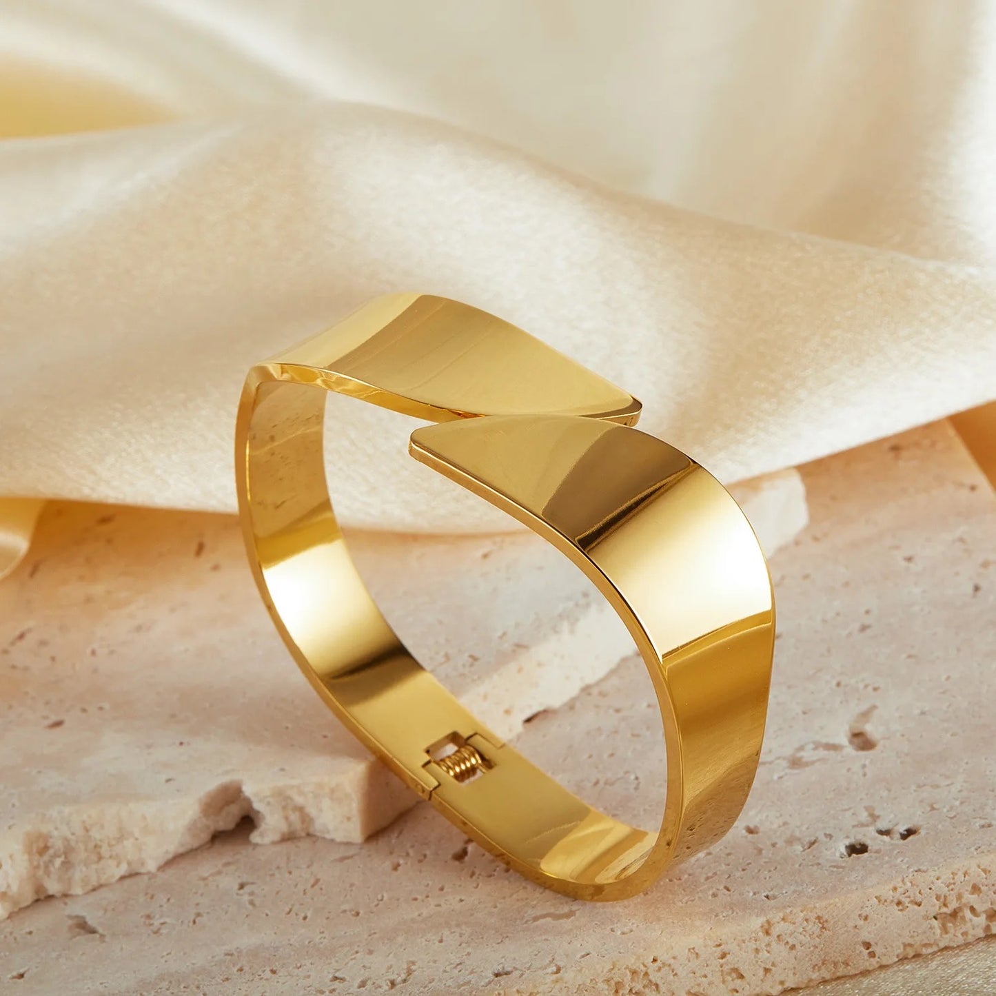 20205 Gold Plated Bangle