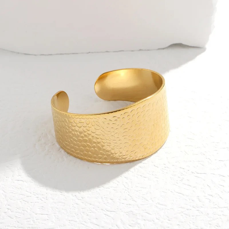 20136 Gold Plated Bangle