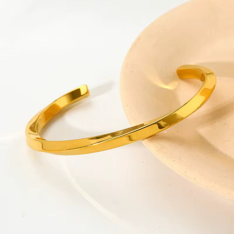 20280 Gold Plated Bangle