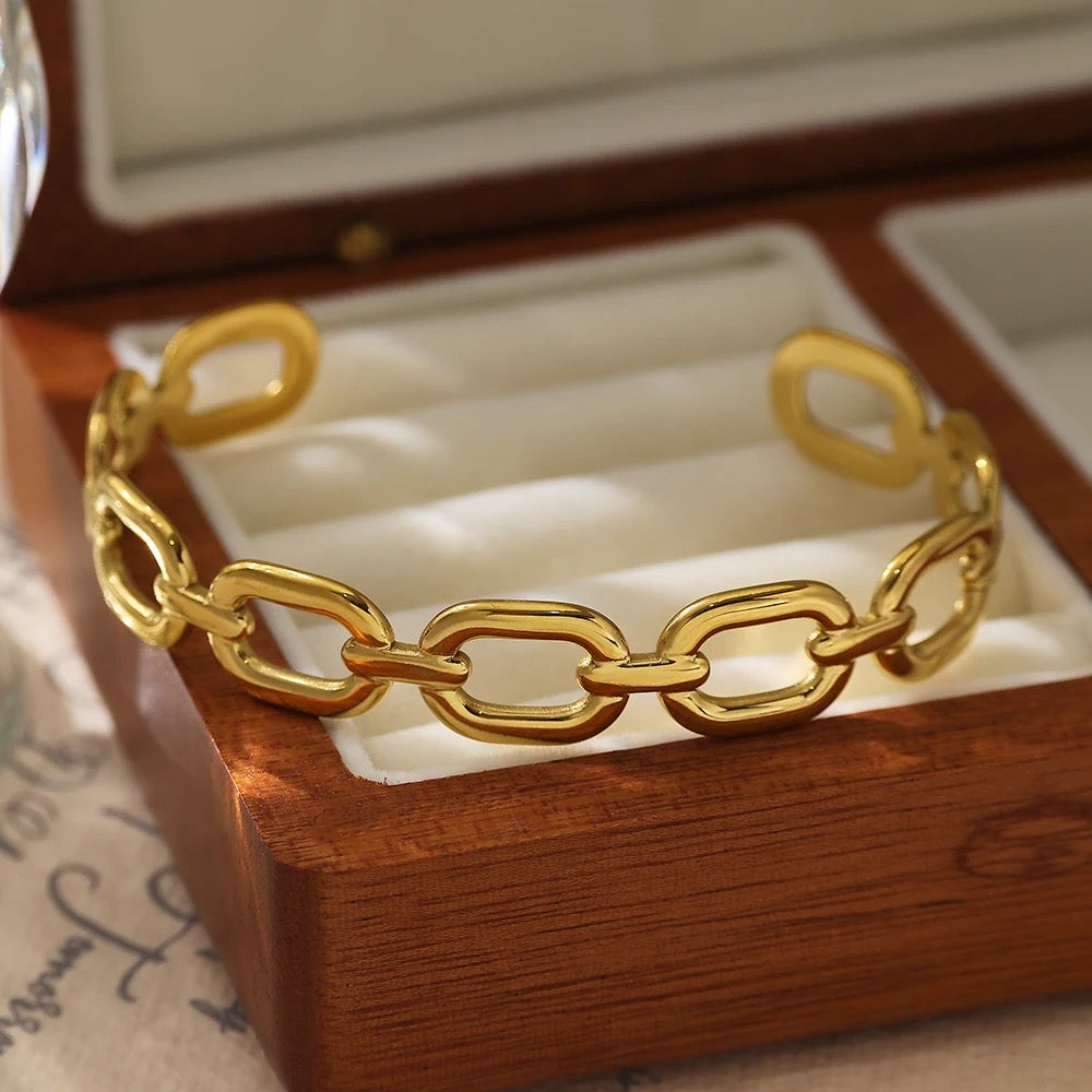 20132 Gold Plated Bangle