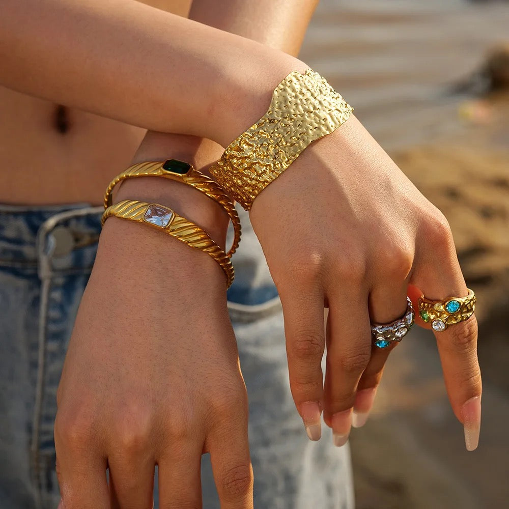 20136 Gold Plated Bangle