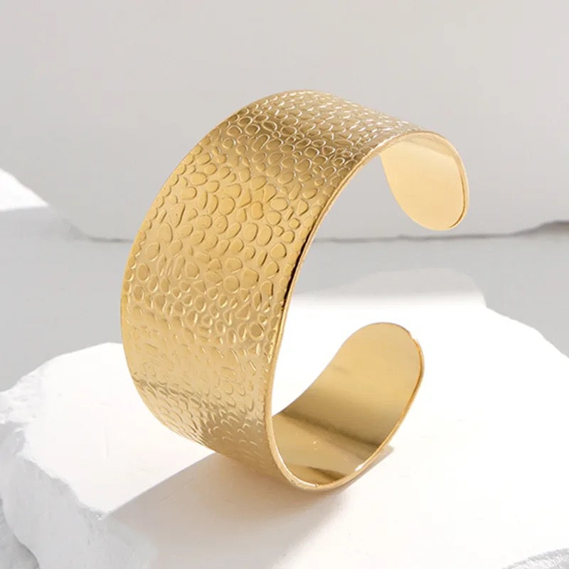 20136 Gold Plated Bangle