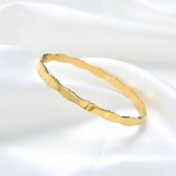 20211 Gold Plated Bangle