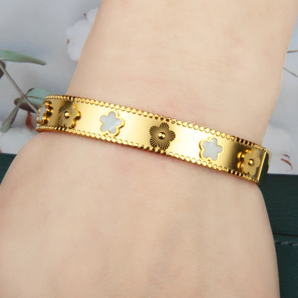 20146 Gold Plated Bangle