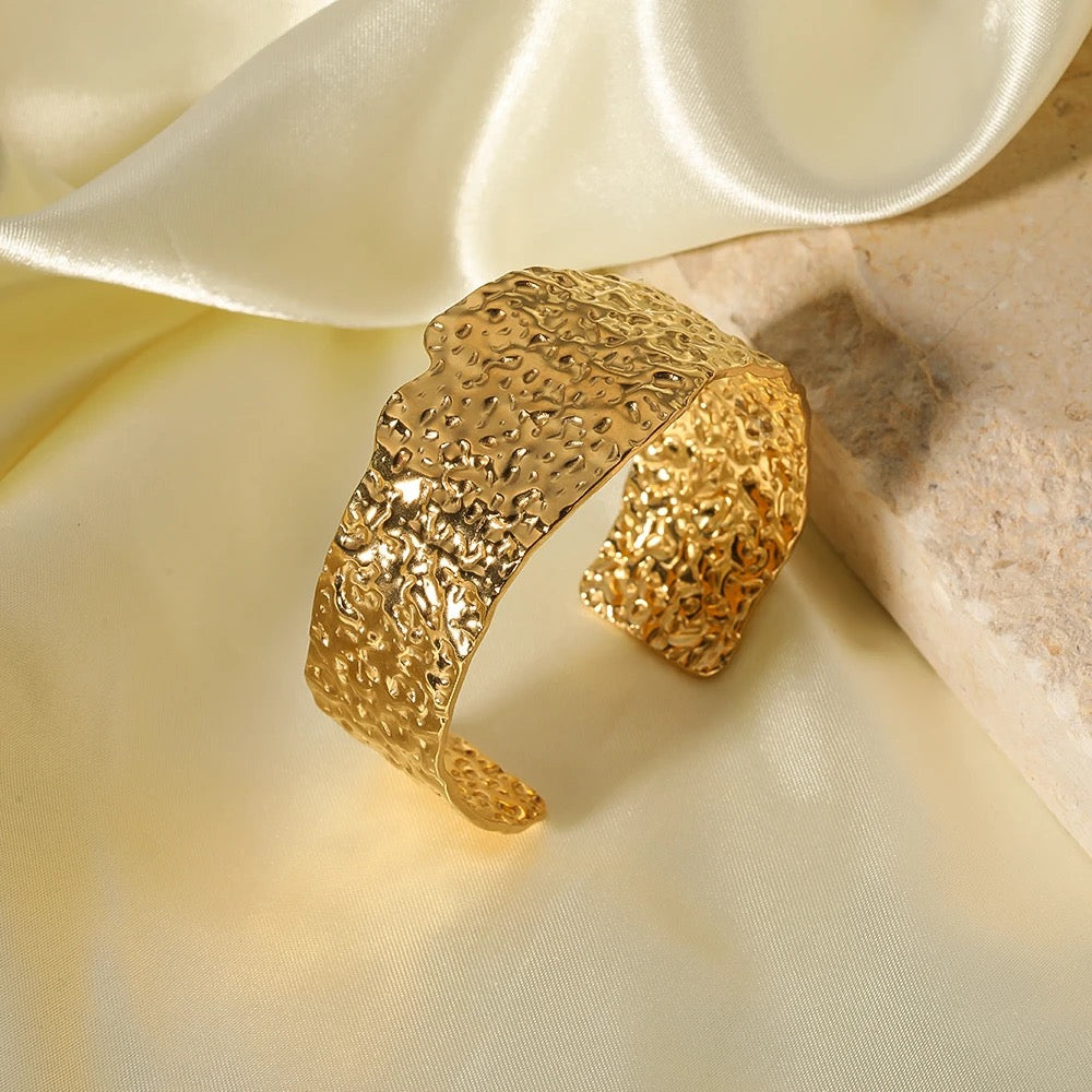 20136 Gold Plated Bangle