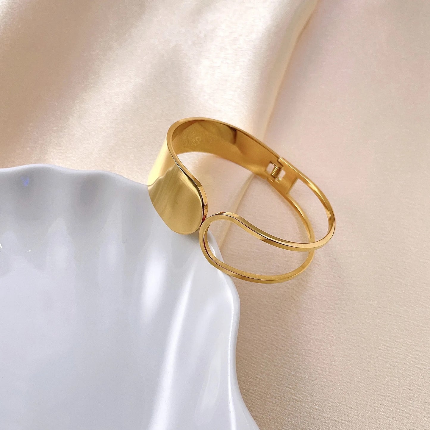 20200 Gold Plated Bangle