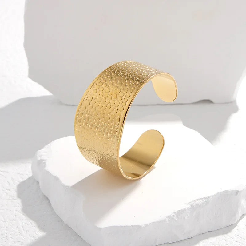 20136 Gold Plated Bangle