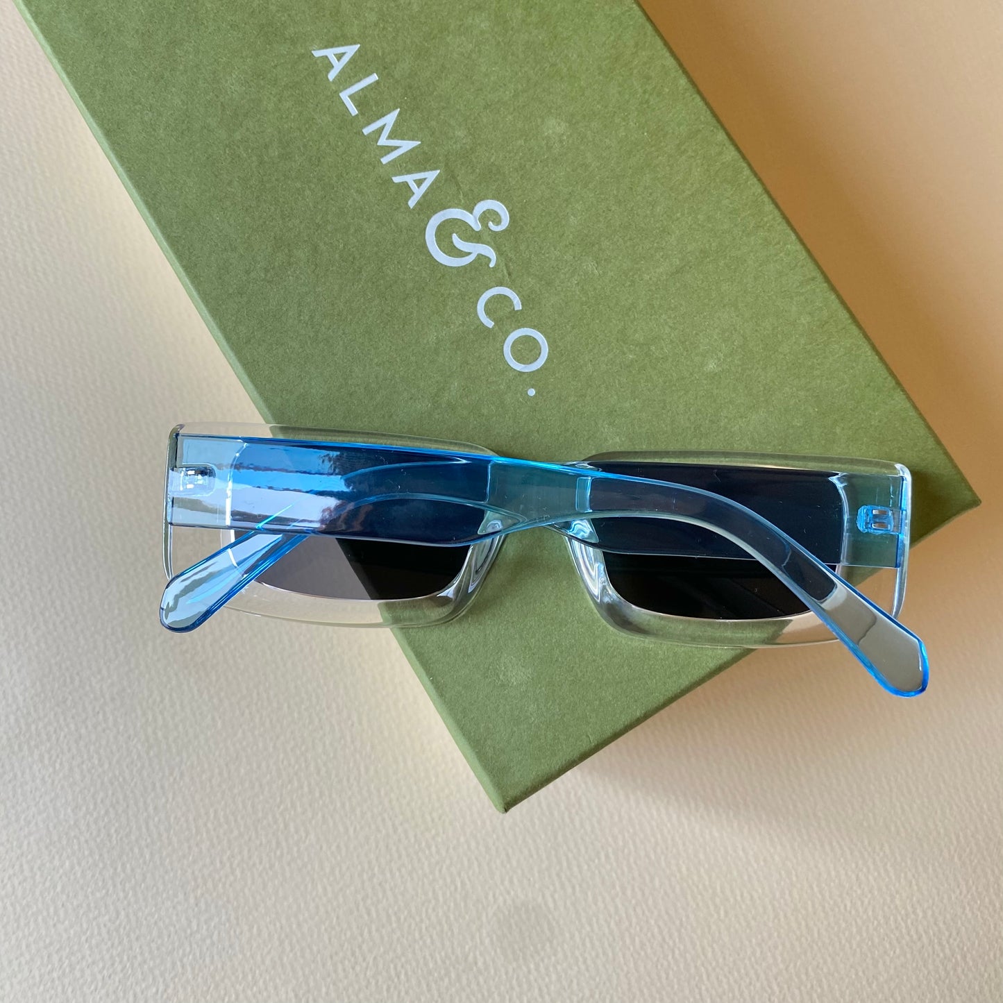 0009-3  Bold Style Rectangular Sunglasses