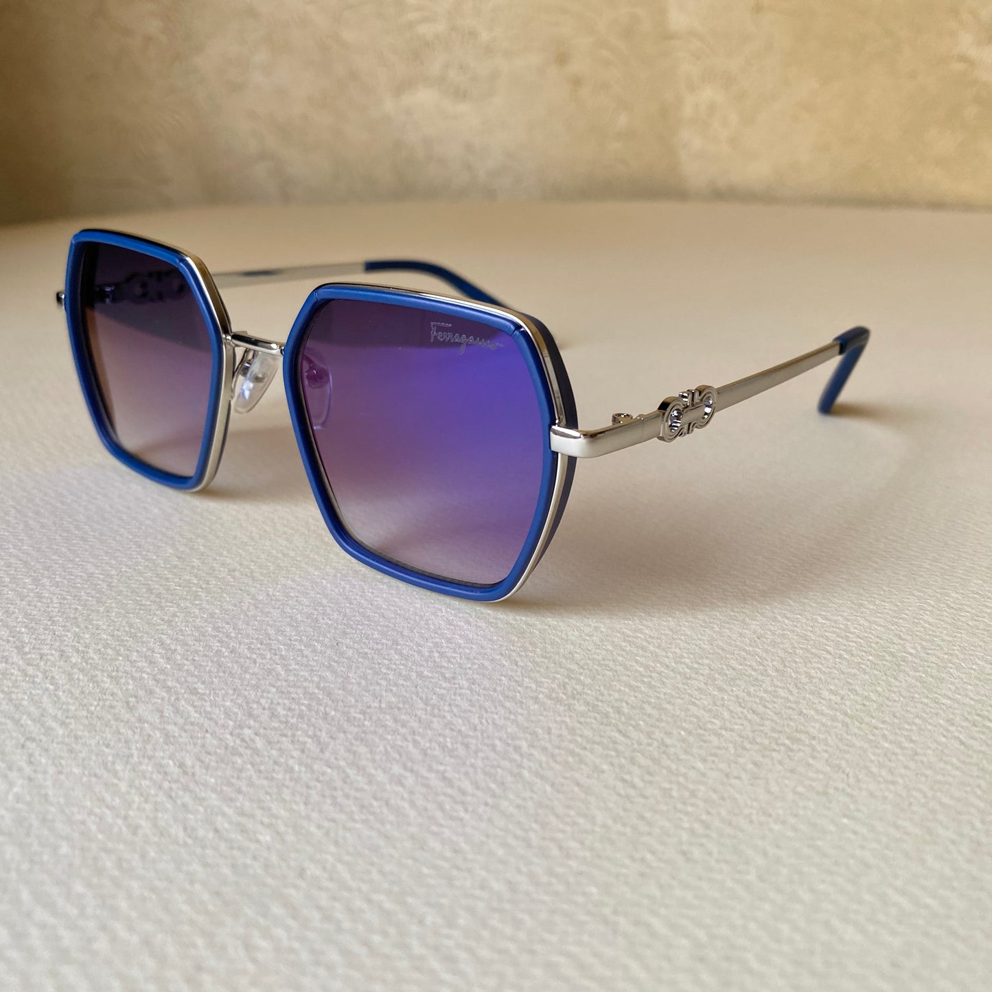 0010-1 Designer-Inspired Metal Frame Sunglasses
