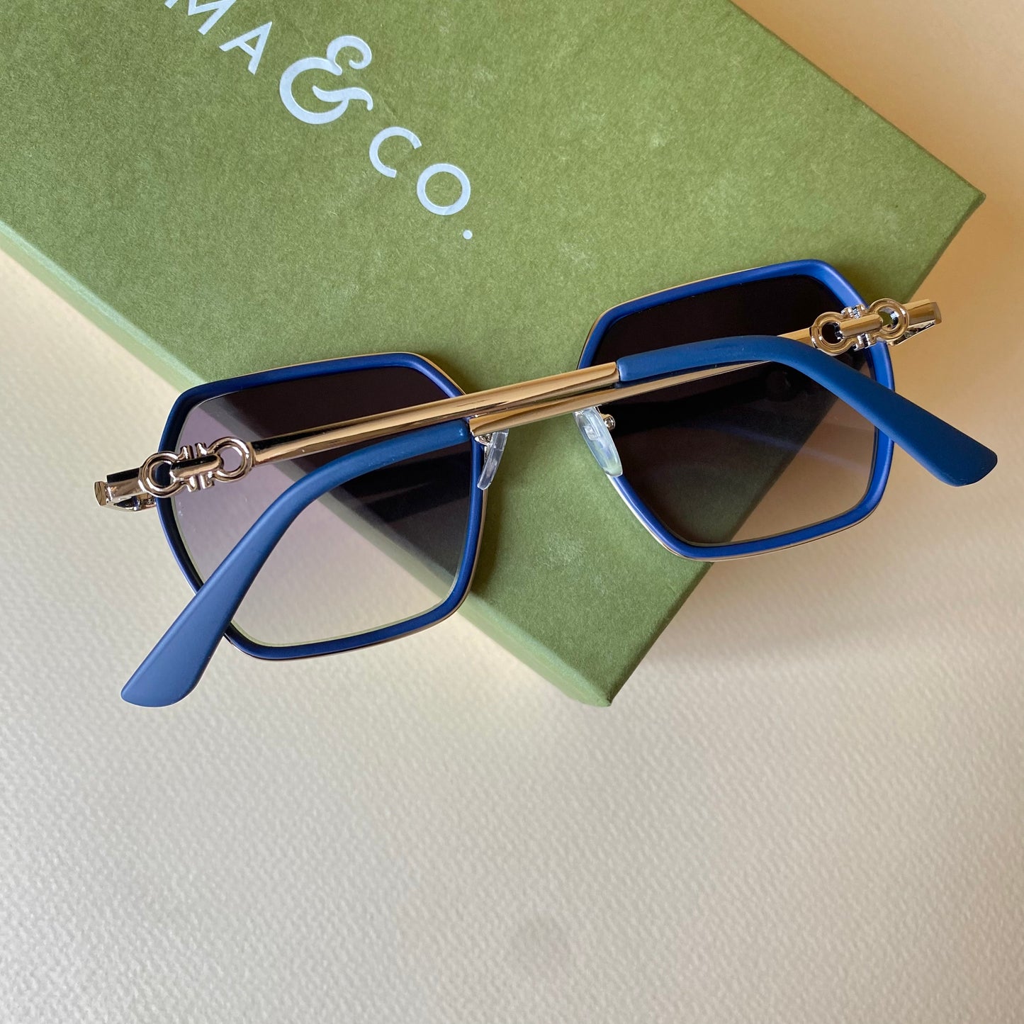 0010-1 Designer-Inspired Metal Frame Sunglasses