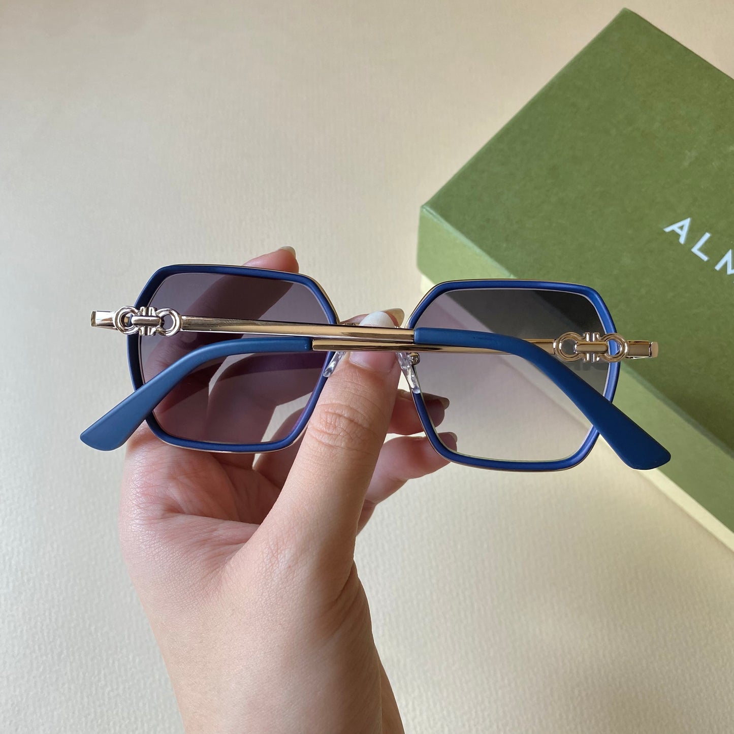 0010-1 Designer-Inspired Metal Frame Sunglasses