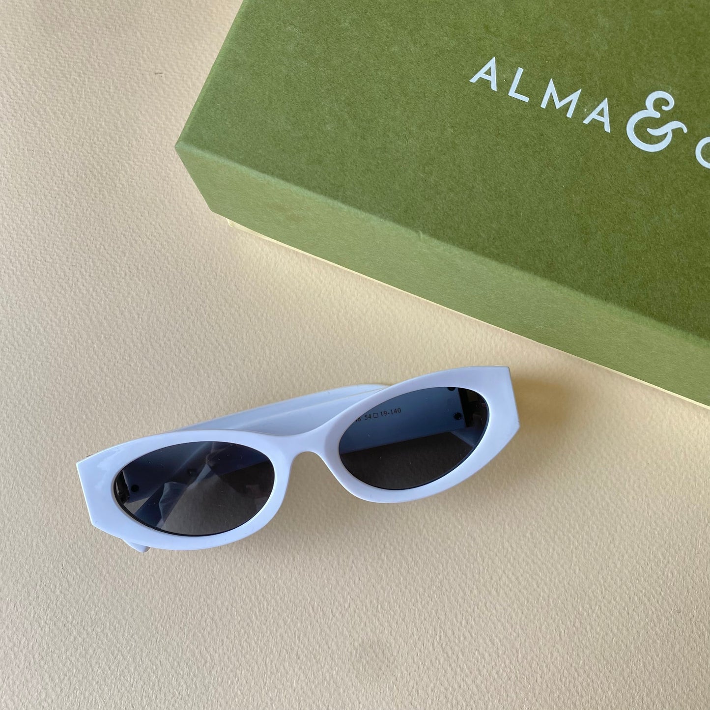 0001-2 Chunky Oval Sunglasses