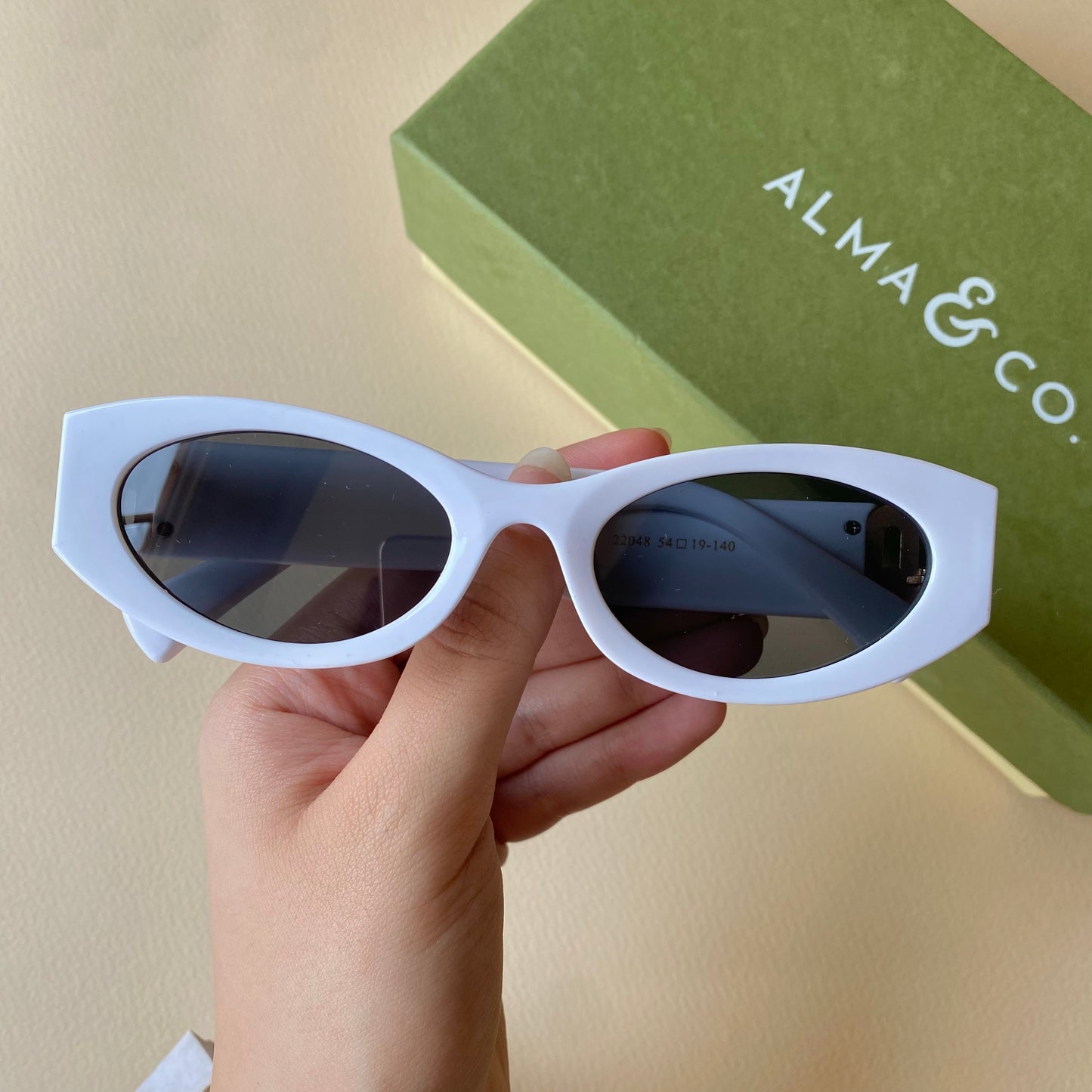 0001-2 Chunky Oval Sunglasses