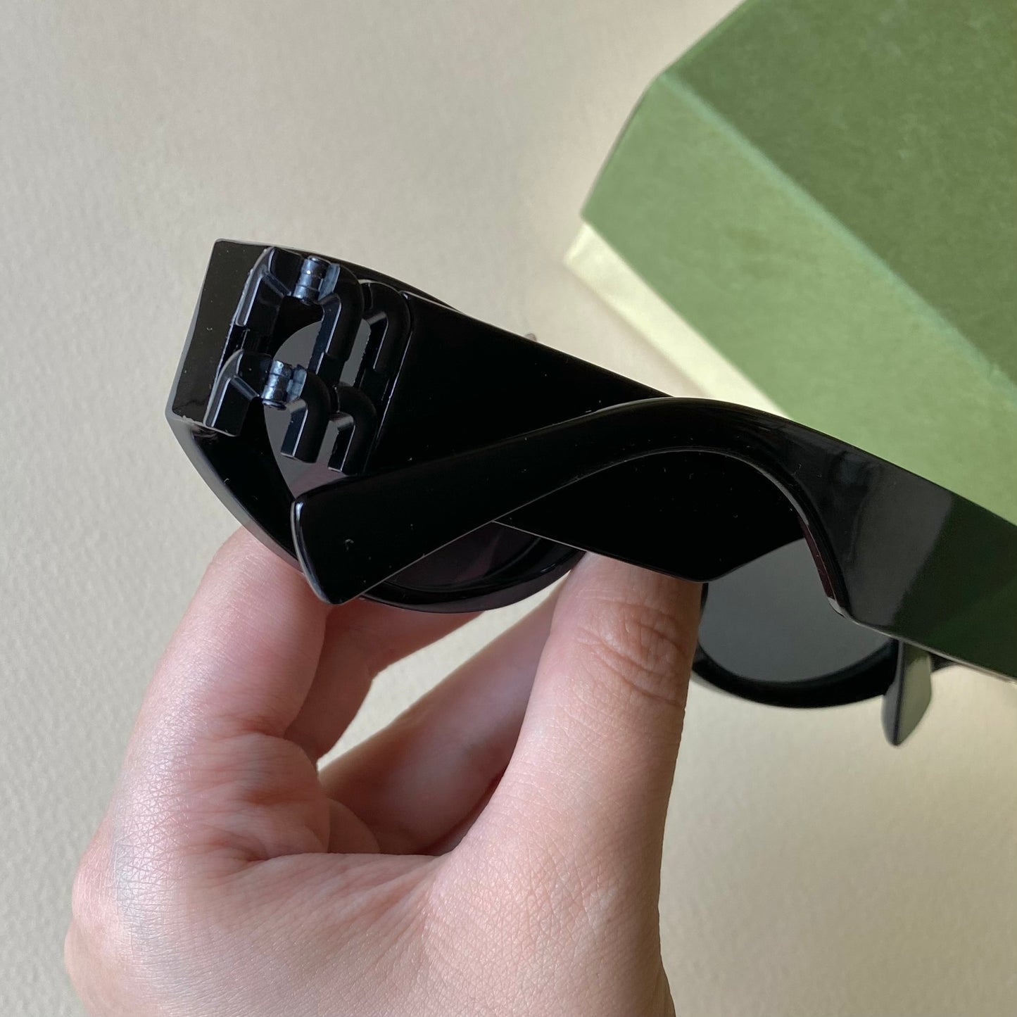 0001-3 Chunky Oval Sunglasses