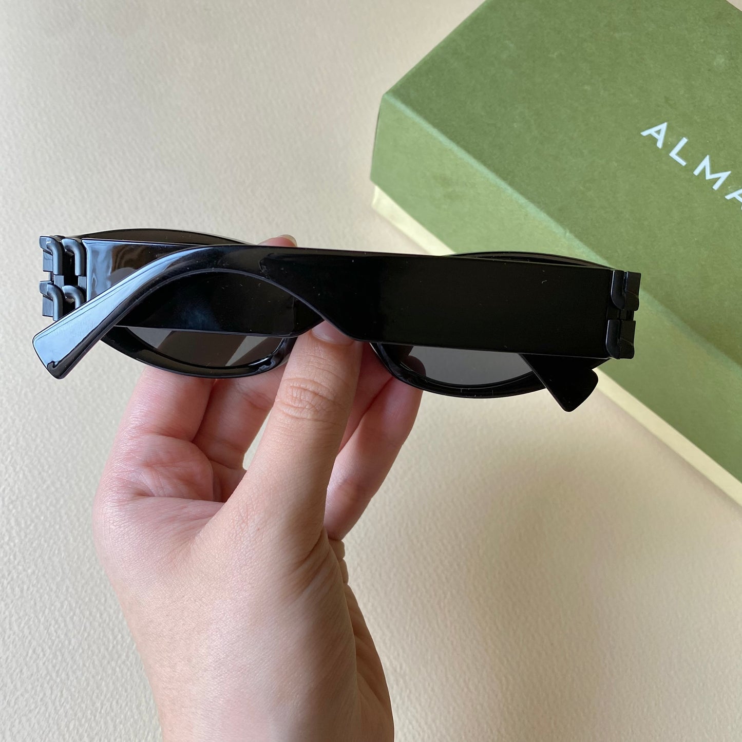 0001-3 Chunky Oval Sunglasses
