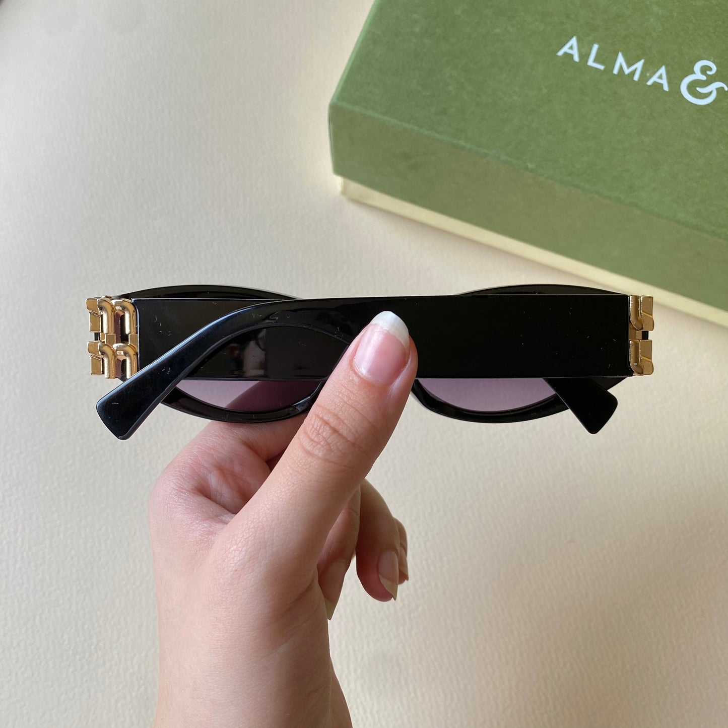 0001-4 Chunky Oval Sunglasses