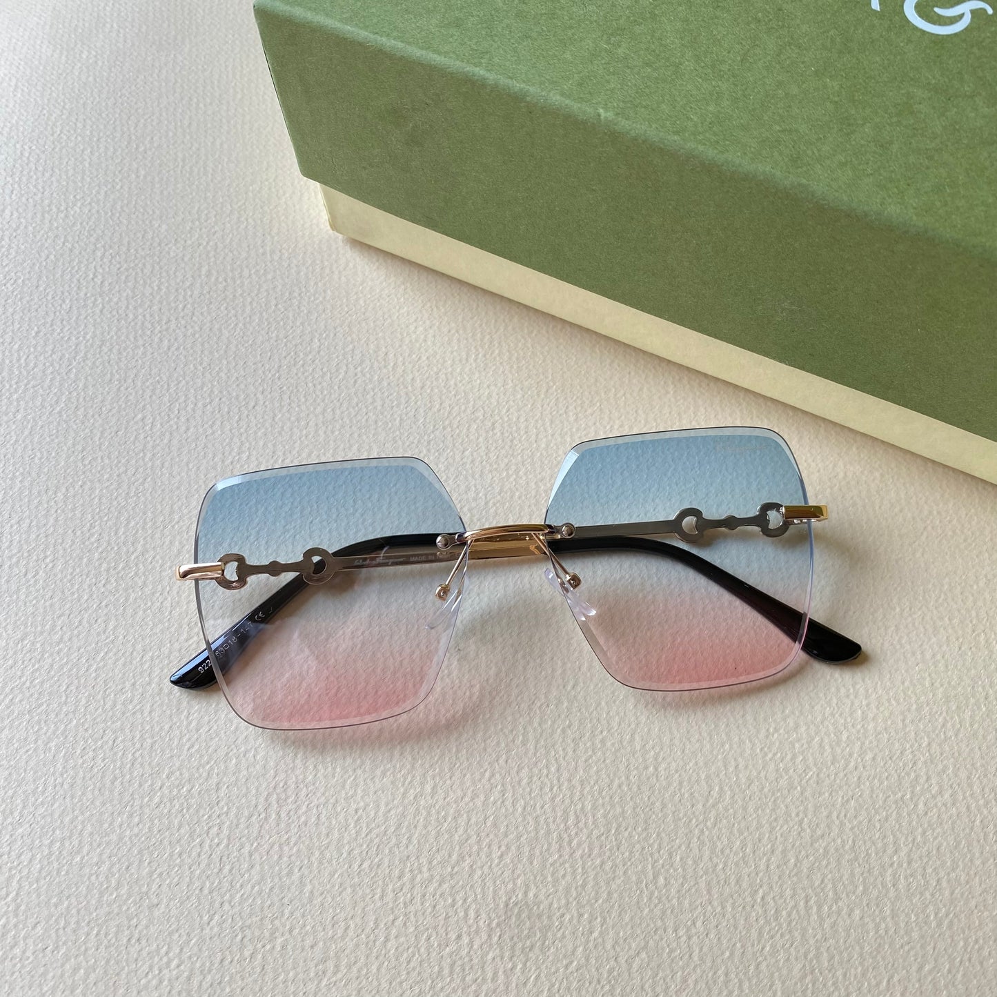 0013-2 AirMuse Gradient Shades