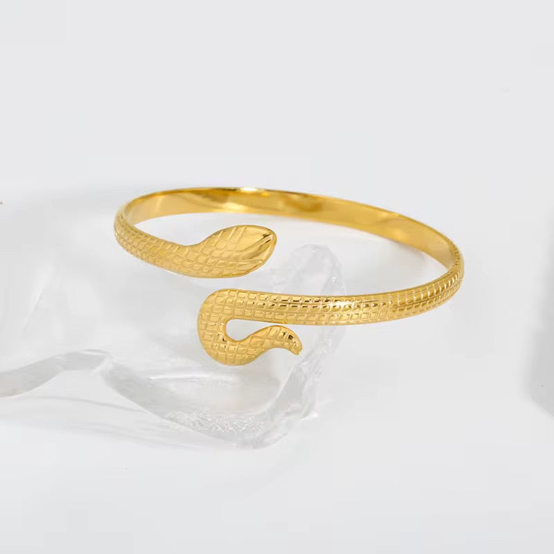 20284 Gold Plated Bangle