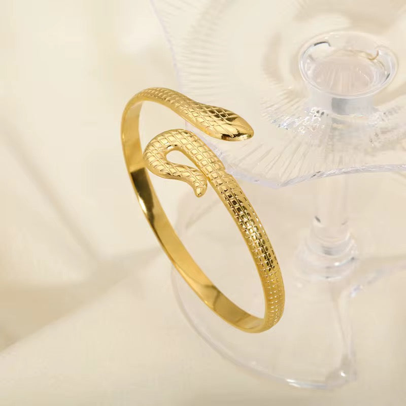 20284 Gold Plated Bangle