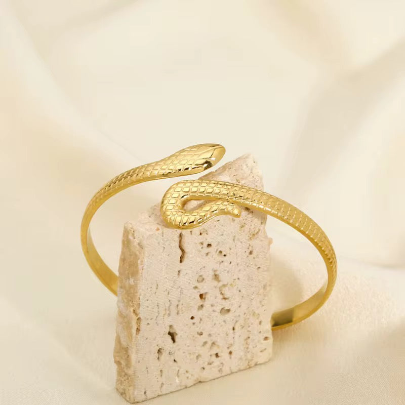 20284 Gold Plated Bangle