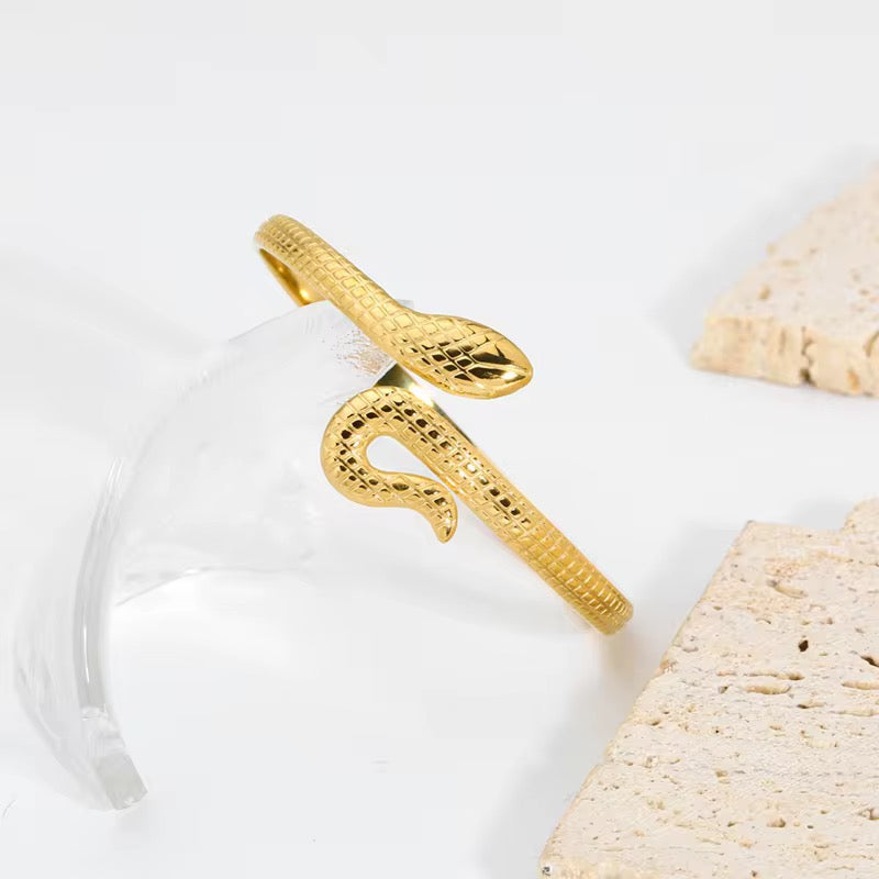 20284 Gold Plated Bangle