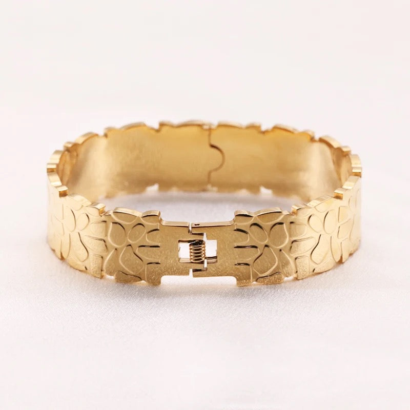 20128 Gold Plated Bangle