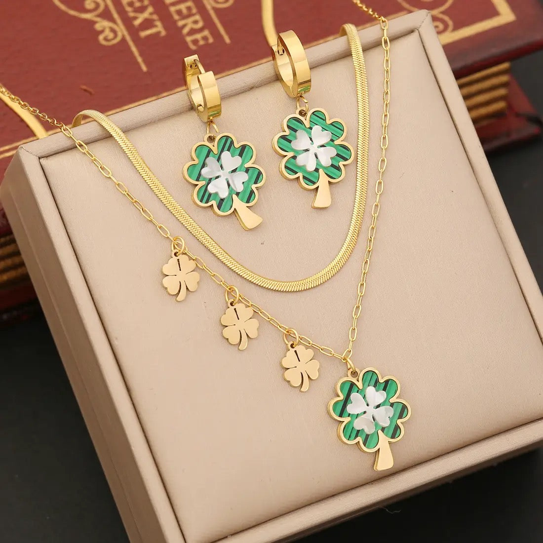 90007 Gold Plated Set of Necklace & Earrings