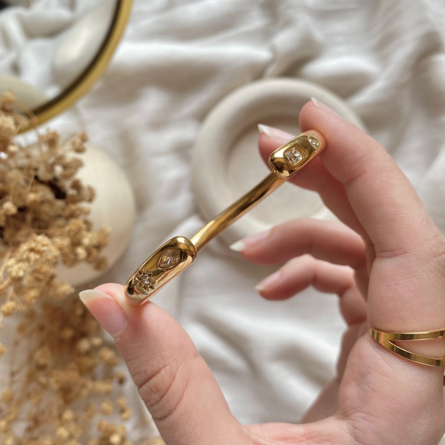 20423 Gold Plated Bangle