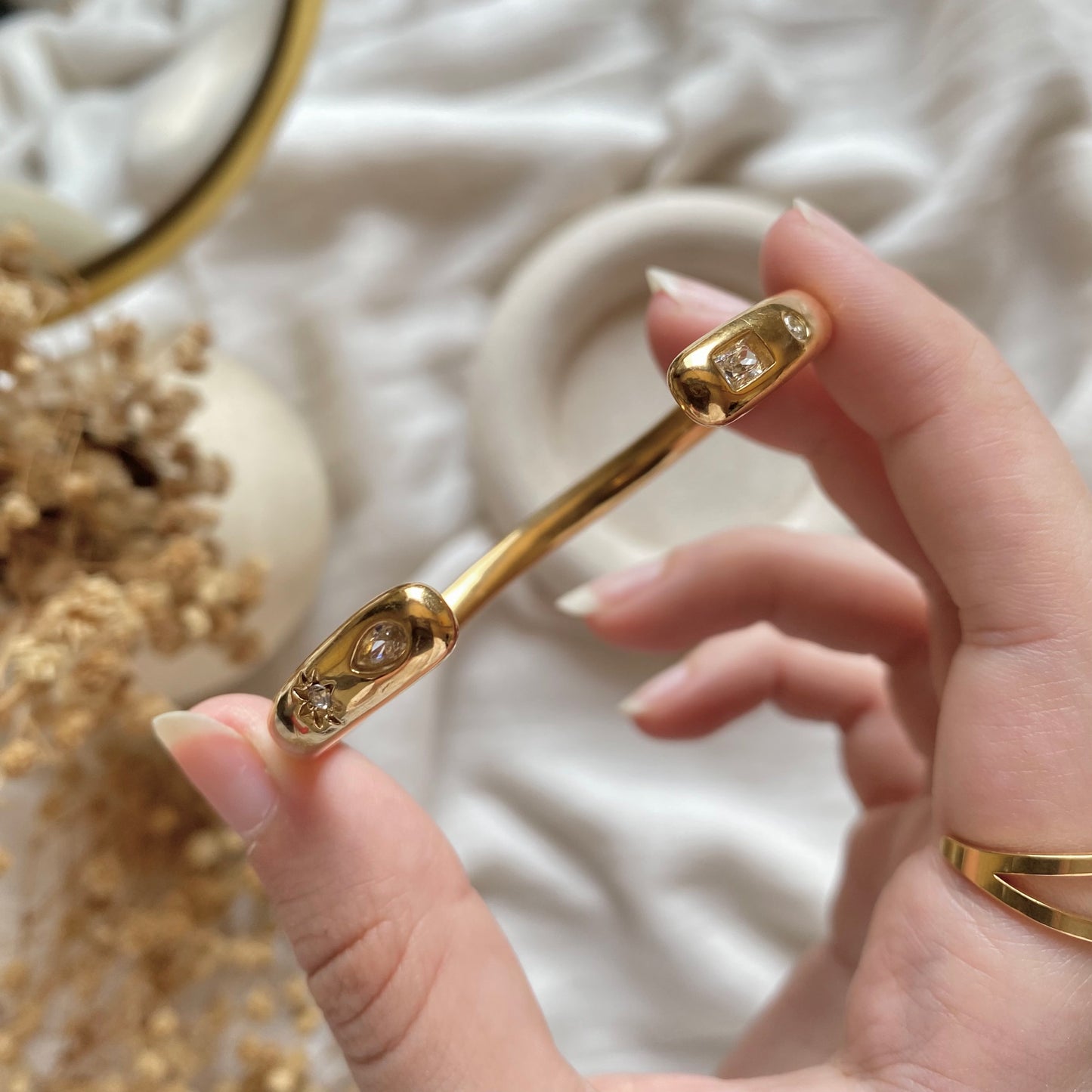 20423 Gold Plated Bangle