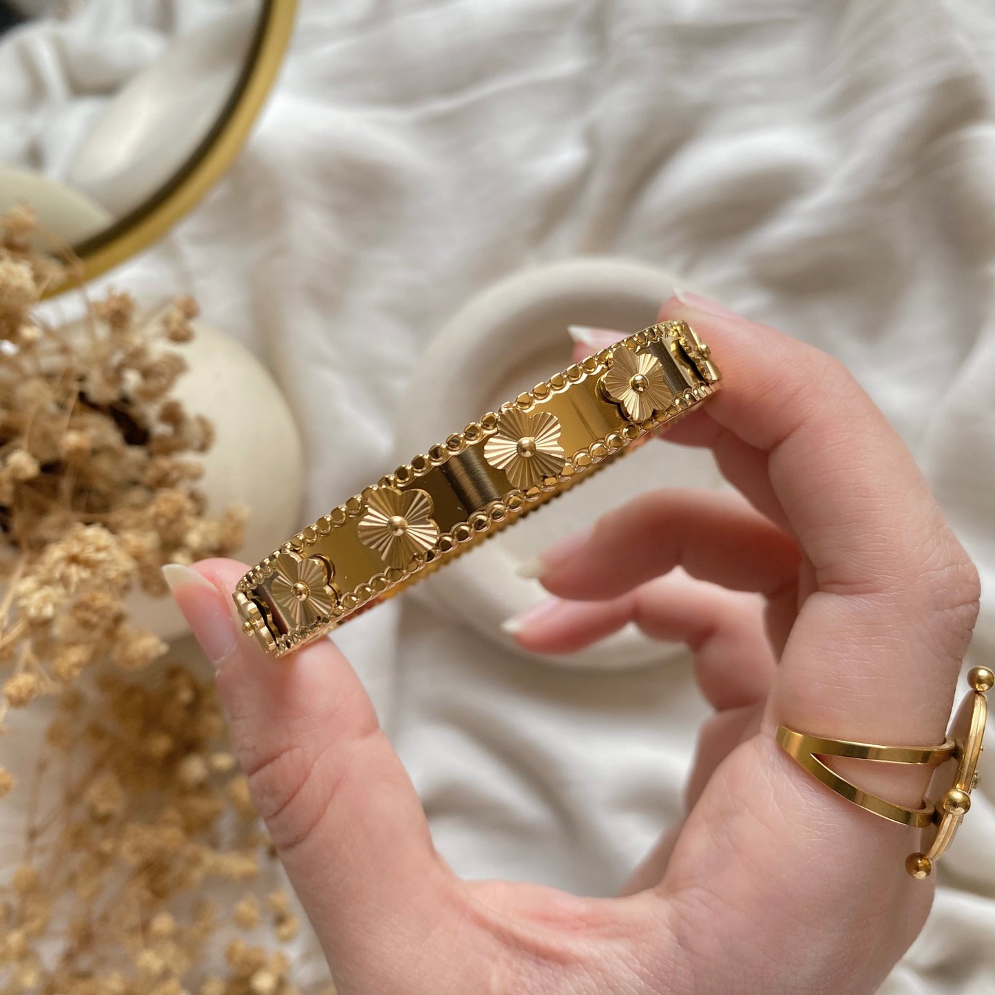 20425 Gold Plated Bangle