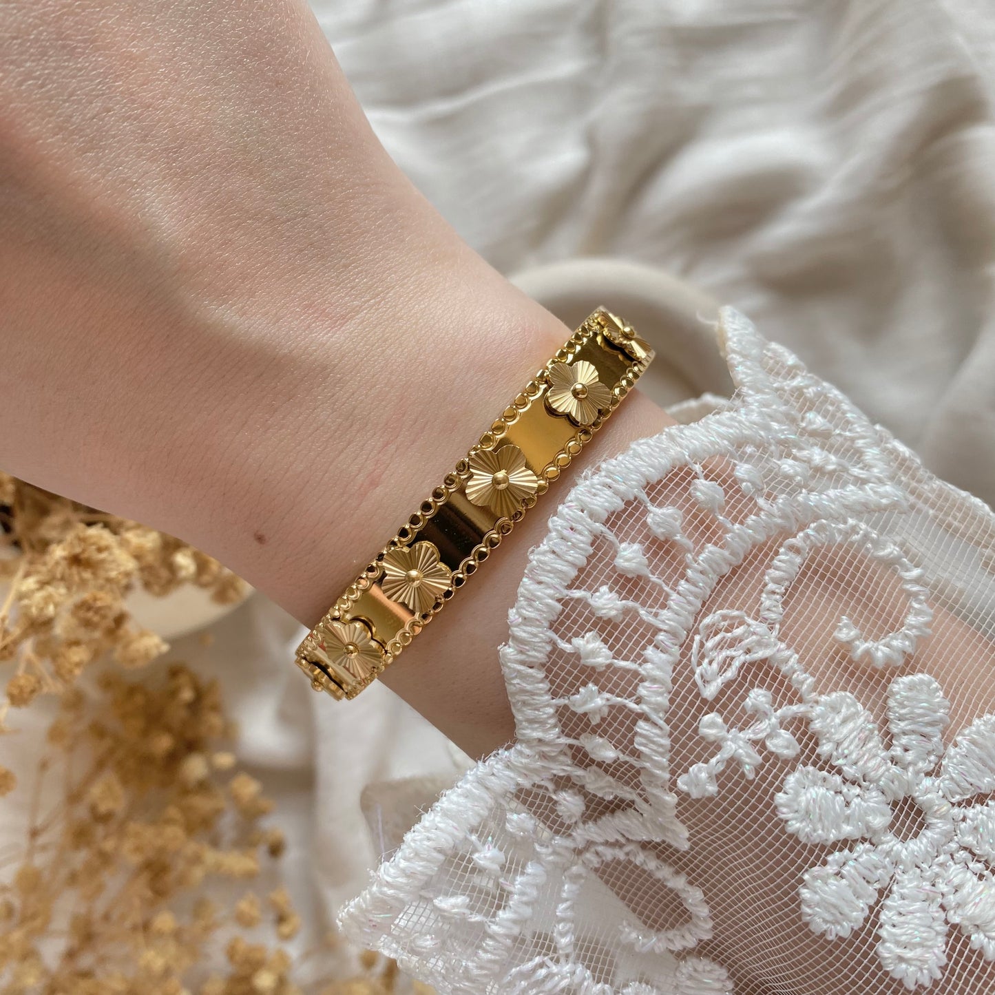 20425 Gold Plated Bangle