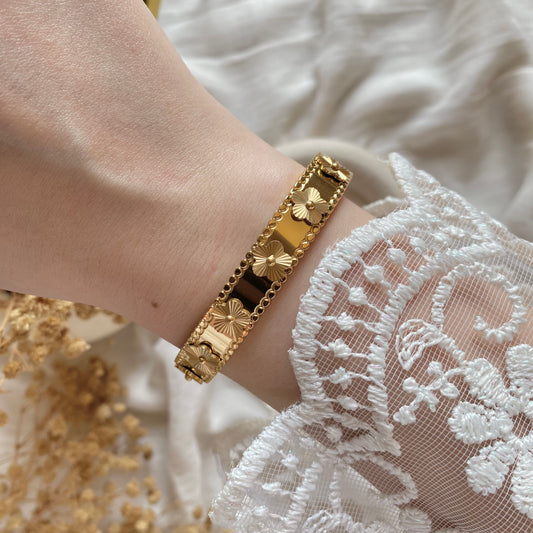 20425 Gold Plated Bangle