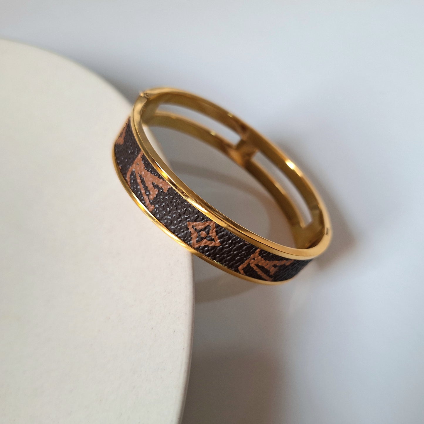 20160 Gold Plated Bangle