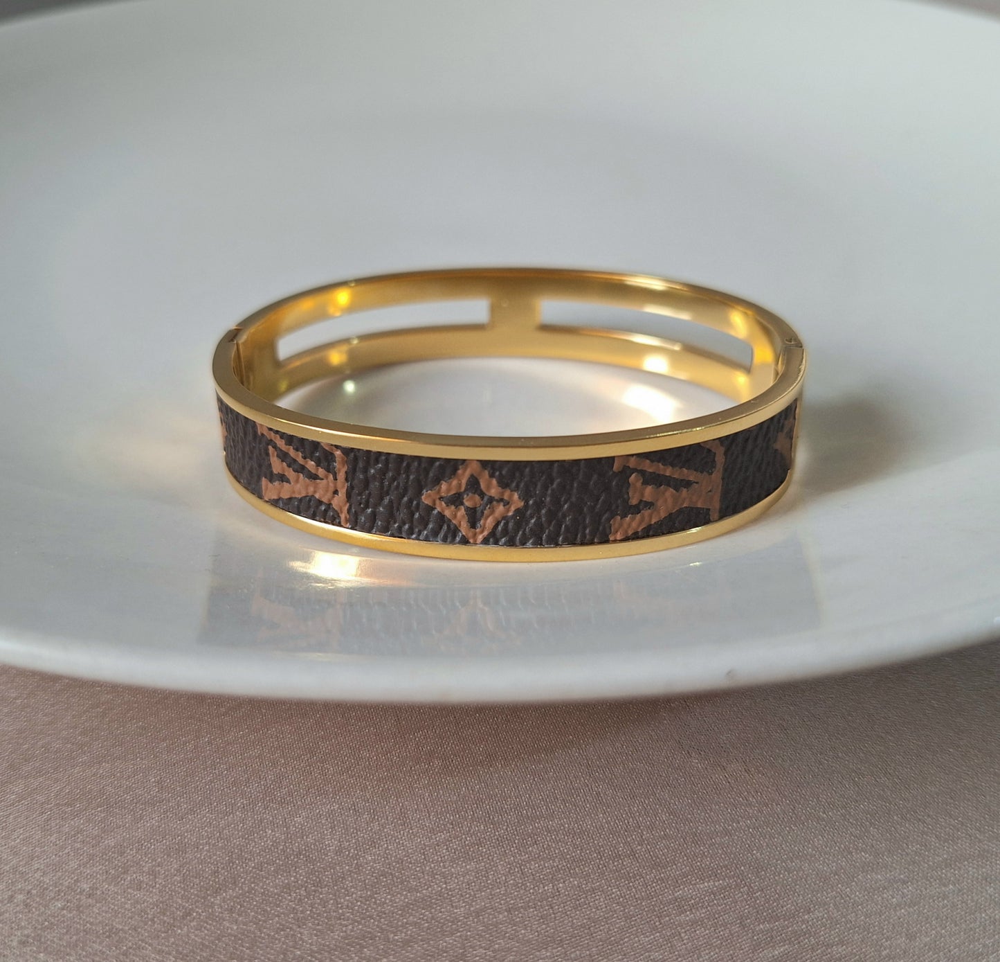 20160 Gold Plated Bangle