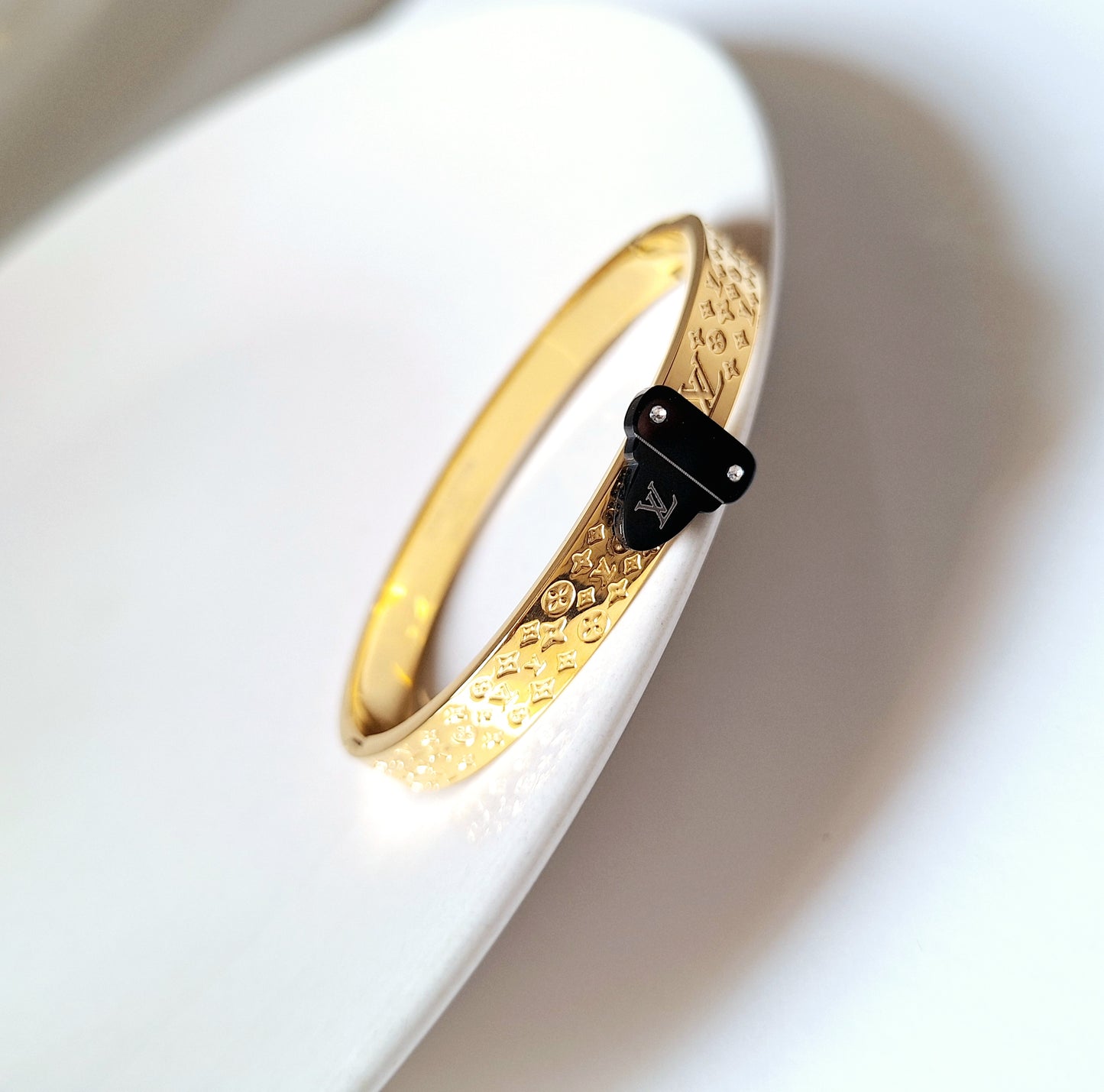 20168 Gold Plated Bangle