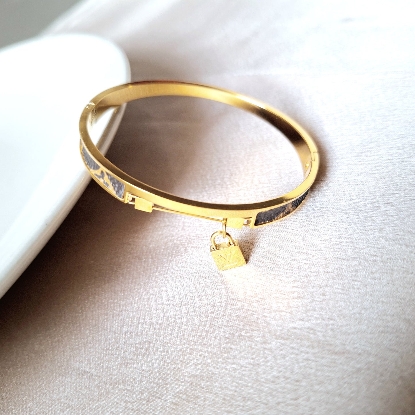 20163 Gold Plated Bangle